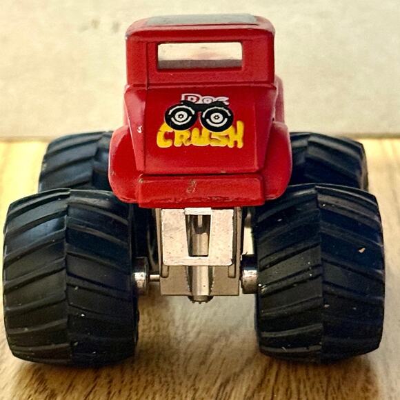 Matchbox Super Chargers DOC CRUSH Monster Truck 1986 Red
Flames - Picture 4 of 9